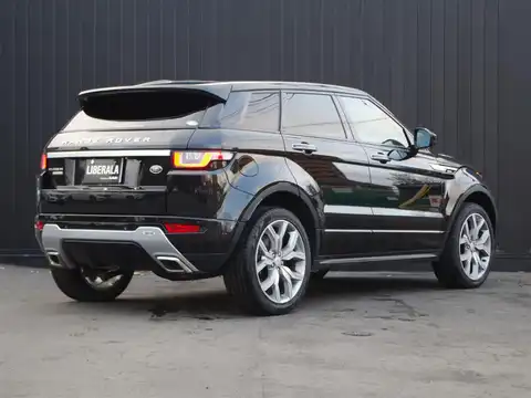 カタログ画像：レンジローバーイヴォーク （RANGE ROVER EVOQUE） オートバイオグラフィ 2016年9月 CBA-LV2A 2000cc サントリーニ・ブラック 燃費10.6km / l バック