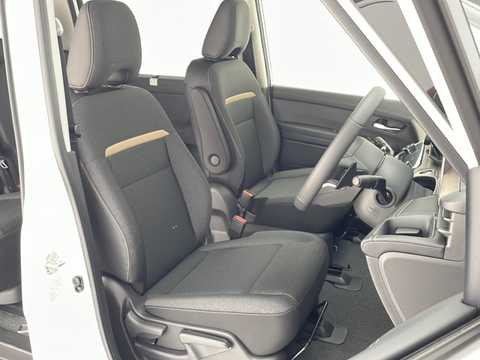 カタログ画像：セレナ （SERENA） ハイウェイスターＶ ビームスエディション 2024年12月 5BA-FC28 2000cc プリズムホワイト（3P）/スーパーブラック 2トーンorプリズムホワイト（3P） 燃費13.0km / l 内装
