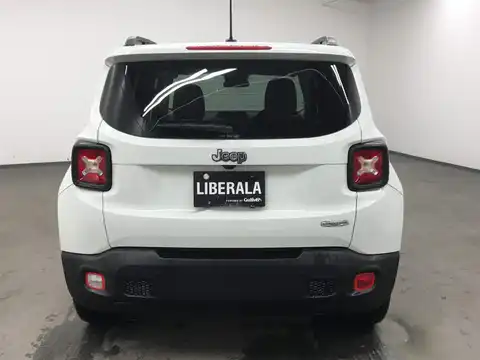 カタログ画像：ジープ・レネゲード （JEEP RENEGADE） セーフティエディション 2017年2月 ABA-BU14 1400cc アルパインホワイトクリアコート 燃費15.5km / l バック