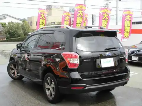 カタログ画像：フォレスター （FORESTER） Ｘ－ブレイク 2013年12月 DBA-SJ5 2000cc クリスタルブラック・シリカ 燃費15.2km / l バック