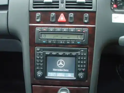 カタログ画像：Ｅクラス （E-CLASS） Ｅ３２０ ４マチック 2001年1月 GF-210082 3200cc ブリリアントシルバー 燃費8.4km / l 内装