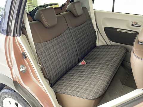 カタログ画像：アルトラパンＬＣ （ALTO LAPIN LC） Ｘ 2022年6月 5BA-HE33S 660cc テラコッタピンクメタリック アーバンブラウン2トーンルーフ 燃費26.2km / l バック