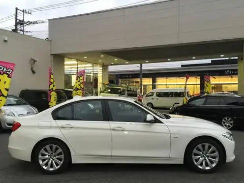 カタログ画像：３シリーズ （3 SERIES） ３２０ｉモダン 2013年8月 DBA-3B20 2000cc アルピン・ホワイトⅢ 燃費16.4km / l 外装