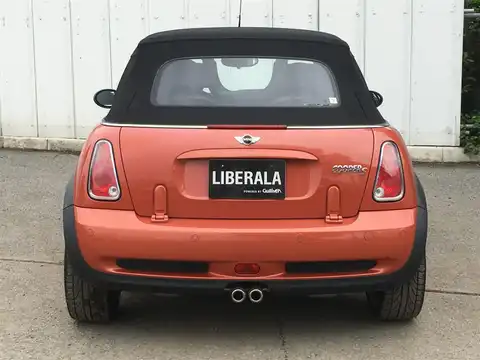 カタログ画像：ＭＩＮＩ （MINI） クーパーＳ コンバーチブル 2006年7月 GH-RH16 1600cc ホット・オレンジ（メタリック） バック