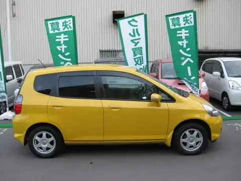 カタログ画像：フィット （FIT） １．５Ａ 2004年6月 CBA-GD3 1500cc プレミアムイエロー・パール 燃費20.5km / l 外装