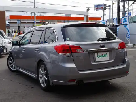 カタログ画像：レガシィツーリングワゴン （LEGACY TOURING WAGON） ２．５ｉ Ｓパッケージ 2010年5月 DBA-BR9 2500cc スティールシルバー・メタリック 燃費12.4km / l バック