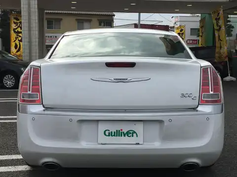 カタログ画像：クライスラー・３００ （CHRYSLER 300） ３００Ｃラグジュアリー 2014年4月 ABA-LX36 3600cc ラグジュアリーブラウン パールコート 燃費9.2km / l バック