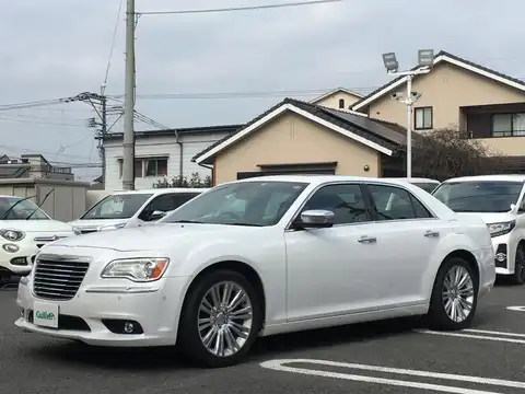 カタログ画像：クライスラー・３００ （CHRYSLER 300） ３００Ｃラグジュアリー 2014年4月 ABA-LX36 3600cc ラグジュアリーブラウン パールコート 燃費9.2km / l フロント