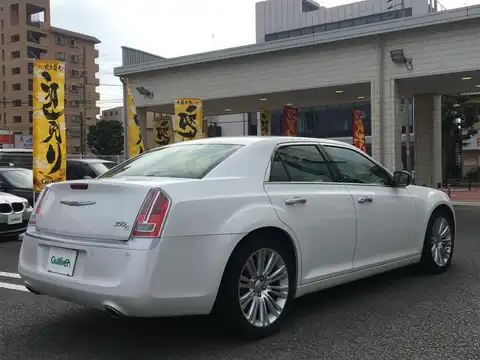 カタログ画像：クライスラー・３００ （CHRYSLER 300） ３００Ｃラグジュアリー 2014年4月 ABA-LX36 3600cc ラグジュアリーブラウン パールコート 燃費9.2km / l バック