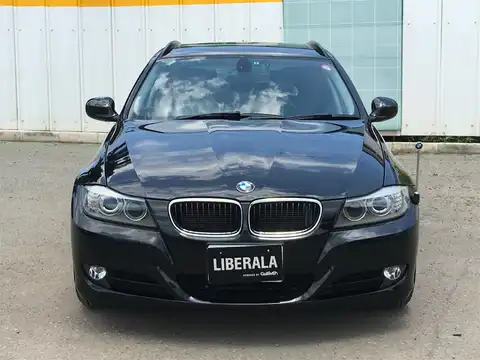 カタログ画像：３シリーズ （3 SERIES） ３２０ｉツーリング 2010年5月 LBA-US20 2000cc ブラック・サファイア（メタリック・カラー） 燃費13.0km / l フロント