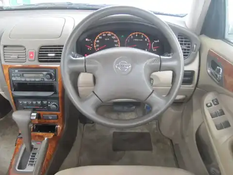 カタログ画像：ブルーバードシルフィ （BLUEBIRD SYLPHY） １８Ｖｉリミテッド 2002年4月 UA-QG10 1800cc チタニウムシルバー（Ｍ） 燃費16.0km / l 内装