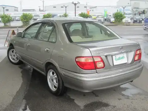 カタログ画像：ブルーバードシルフィ （BLUEBIRD SYLPHY） １８Ｖｉリミテッド 2001年12月 UA-QG10 1800cc チタニウムシルバー（Ｍ） 燃費16.0km / l バック