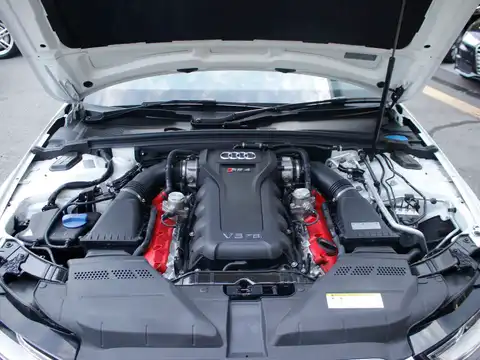 カタログ画像：ＲＳ４アバント （RS4 AVANT） ベースグレード 2014年4月 ABA-8KCFSF 4200cc アイビスホワイト 燃費8.1km / l その他