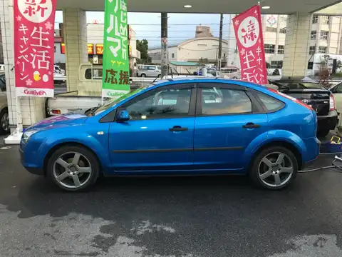 カタログ画像：フォーカス （FOCUS） フォーカス１．６ 2005年12月 GH-WF0HWD 1600cc 燃費11.0km / l 外装