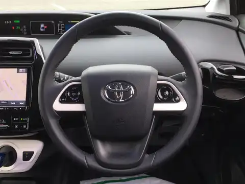 カタログ画像：プリウス （PRIUS） Ｓ 2015年12月 DAA-ZVW55 1800cc アティチュードブラックマイカ 燃費34.0km / l 内装