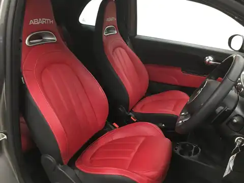 カタログ画像：アバルト５９５Ｃ （ABARTH 595C） ツーリズモ 2018年9月 ABA-31214T 1400cc グリジオレコード 燃費12.9km / l 内装