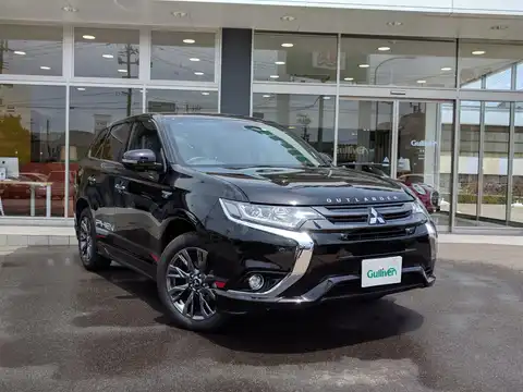 カタログ画像：アウトランダーＰＨＥＶ （OUTLANDER PHEV） Ｓエディション 2018年8月 5LA-GG3W 2400cc ルビーブラックパール 燃費16.4km / l メイン（その他）