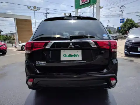 カタログ画像：アウトランダーＰＨＥＶ （OUTLANDER PHEV） Ｓエディション 2018年8月 5LA-GG3W 2400cc ルビーブラックパール 燃費16.4km / l バック