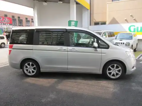 カタログ画像：ステップワゴン （STEPWAGON） Ｌ 2011年8月 DBA-RK2 2000cc スーパープラチナ・メタリック 燃費11.6km / l 外装