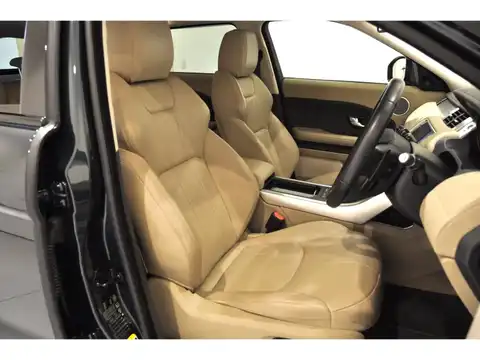 カタログ画像：レンジローバーイヴォーク （RANGE ROVER EVOQUE） ＳＥプラス 2015年9月 CBA-LV2A 2000cc エイントリー・グリーン 燃費10.6km / l 内装