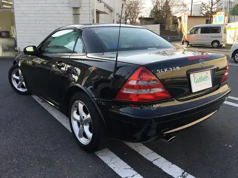 カタログ画像：ＳＬＫ （SLK） ＳＬＫ３２０スポーツライン 2001年10月 GF-170465 3200cc オブシディアンブラック 燃費9.3km / l バック