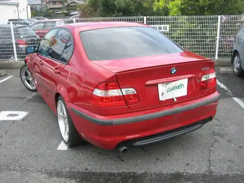 カタログ画像：３シリーズ （3 SERIES） ３１８ｉ Ｍスポーツ 2001年10月 GH-AY20 2000cc イモラ・レッドⅡ（ソリッド・カラー） 燃費10.8km / l バック