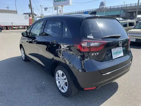 カタログ画像：フィット （FIT） ｅ：ＨＥＶホーム 助手席回転シート車 2022年10月 6AA-GR4 1500cc クリスタルブラック・パール 燃費25.3km / l バック