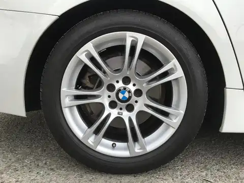 カタログ画像：５シリーズ （5 SERIES） ５２３ｉツーリング Ｍスポーツパッケージ 2011年10月 DBA-XL20 2000cc 燃費13.8km / l タイヤ