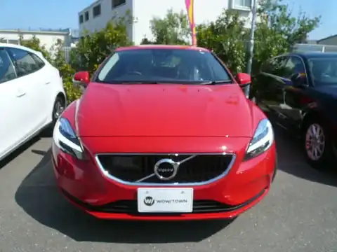 カタログ画像：Ｖ４０ （V40） Ｔ３ モメンタム 2019年10月 DBA-MB4154T 1500cc パッションレッド 燃費16.5km / l フロント