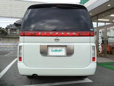 カタログ画像：エルグランド （ELGRAND） Ｘ 2002年5月 UA-E51 3500cc ホワイトパール（３Ｐ）ｏｒホワイトパール（３Ｐ）／シャンパンシルバー（ＴＭ） 燃費8.2km / l バック