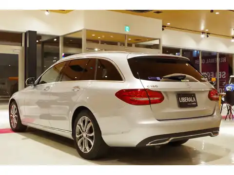 カタログ画像：Ｃクラスステーションワゴン （C-CLASS STATIONWAGON） Ｃ１８０ ステーションワゴン アバンギャルド 2015年9月 DBA-205240C 1600cc イリジウムシルバー（Ｍ）orダイヤモンドシルバー（Ｍ） 燃費16.5km / l バック