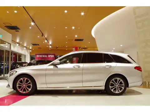 カタログ画像：Ｃクラスステーションワゴン （C-CLASS STATIONWAGON） Ｃ１８０ ステーションワゴン アバンギャルド 2014年10月 DBA-205240C 1600cc イリジウムシルバー（Ｍ）orダイヤモンドシルバー（Ｍ） 燃費16.5km / l 外装