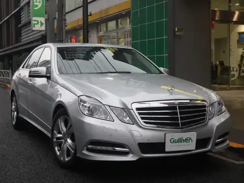 カタログ画像：Ｅクラス （E-CLASS） Ｅ３００ アバンギャルド 2010年8月 DBA-212054C 3000cc パラジウムシルバー（Ｍ）orイリジウムシルバー（Ｍ） 燃費9.6km / l メイン（その他）