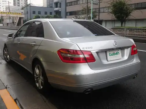 カタログ画像：Ｅクラス （E-CLASS） Ｅ３００ アバンギャルド 2010年8月 DBA-212054C 3000cc パラジウムシルバー（Ｍ）orイリジウムシルバー（Ｍ） 燃費9.6km / l バック