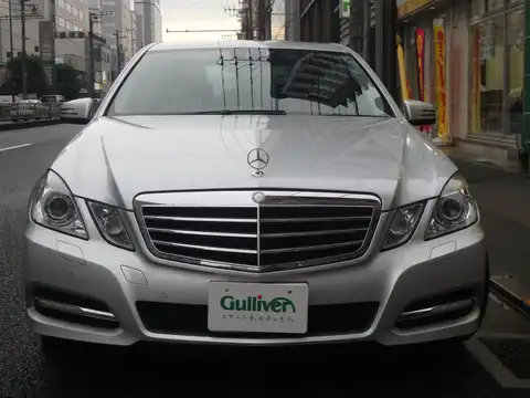 カタログ画像：Ｅクラス （E-CLASS） Ｅ３００ アバンギャルド 2010年8月 DBA-212054C 3000cc パラジウムシルバー（Ｍ）orイリジウムシルバー（Ｍ） 燃費9.6km / l フロント