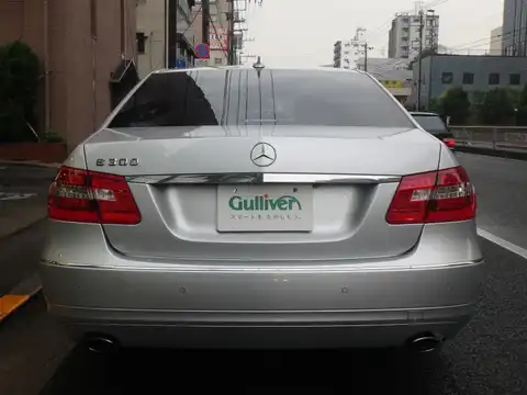 カタログ画像：Ｅクラス （E-CLASS） Ｅ３００ アバンギャルド 2010年8月 DBA-212054C 3000cc パラジウムシルバー（Ｍ）orイリジウムシルバー（Ｍ） 燃費9.6km / l バック