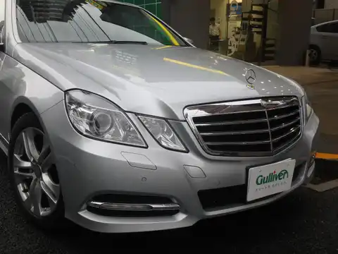 カタログ画像：Ｅクラス （E-CLASS） Ｅ３００ アバンギャルド 2010年8月 DBA-212054C 3000cc パラジウムシルバー（Ｍ）orイリジウムシルバー（Ｍ） 燃費9.6km / l 外装