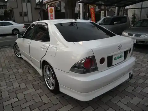 カタログ画像：アルテッツァ （ALTEZZA） ＲＳ２００ リミテッドⅡ・ナビパッケージ 2004年4月 GH-SXE10 2000cc スーパーホワイトII 燃費11.4km / l バック