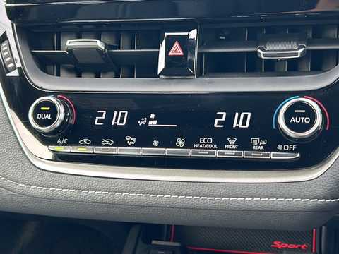 カタログ画像：カローラスポーツ （COROLLASPORT） Ｇ スタイルパッケージ 2020年6月 3BA-NRE210H 1200cc アティチュードブラックマイカ×グレーメタリック 燃費15.8km / l 内装