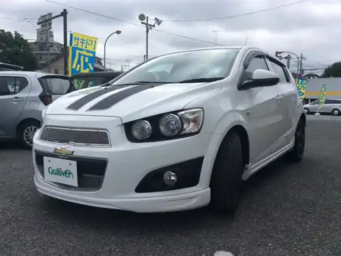 カタログ画像：シボレーソニック （CHEVROLET SONIC） スポーツライン リミテッド 2013年6月 ABA-KT300 1600cc サミットホワイト 燃費10.9km / l フロント