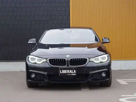 カタログ画像：４シリーズ （4 SERIES） ４２０ｉグランクーペ Ｍスポーツ 2020年4月 DBA-4D20 2000cc ブラック・サファイア（メタリック・カラー）orカーボン・ブラック（メタリック・カラー） 燃費16.0km / l フロント