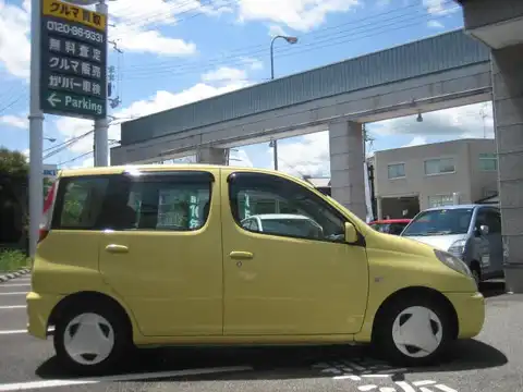 カタログ画像：ファンカーゴ （FUNCARGO） Ｘ 2001年9月 TA-NCP20 1300cc イエローマイカメタリック 燃費17.2km / l 外装