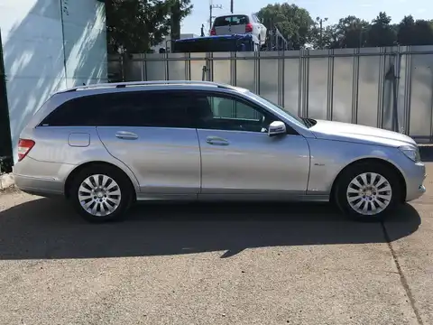 カタログ画像：Ｃクラスステーションワゴン （C-CLASS STATIONWAGON） Ｃ２００ ＣＧＩブルーエフィシェンシー ステーションワゴン エレガンス 2010年8月 DBA-204248 1800cc イリジウムシルバー 燃費11.6km / l 外装