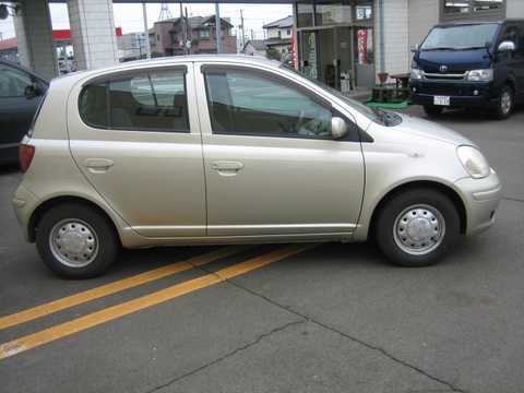 カタログ画像：ヴィッツ （VITZ） Ｂ 2001年12月 UA-SCP10 1000cc シャンパンメタリック 燃費19.6km / l 外装