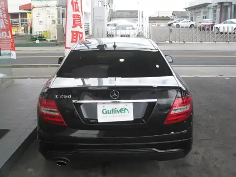 カタログ画像：Ｃクラス （C-CLASS） Ｃ２５０クーペ シュポルト 2013年8月 DBA-204347 1800cc マグネタイトブラック（Ｍ）orオブシディアンブラック（Ｍ） 燃費13.2km / l バック