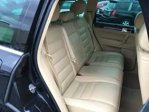 カタログ画像：トゥアレグ （TOUAREG） Ｖ６ シュトルツ 2006年8月 GH-7LBMVS 3200cc ブラックマジックパールエフェクト 燃費7.5km / l 内装