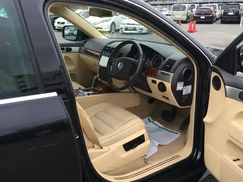 カタログ画像：トゥアレグ （TOUAREG） Ｖ６ シュトルツ 2006年8月 GH-7LBMVS 3200cc ブラックマジックパールエフェクト 燃費7.5km / l 内装