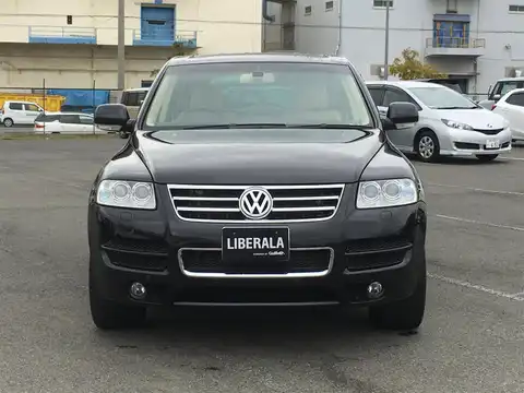 カタログ画像：トゥアレグ （TOUAREG） Ｖ６ シュトルツＣＤＣエアサスペンション装着車 2007年1月 GH-7LBMVA 3200cc ブラックマジックパールエフェクト 燃費7.5km / l フロント