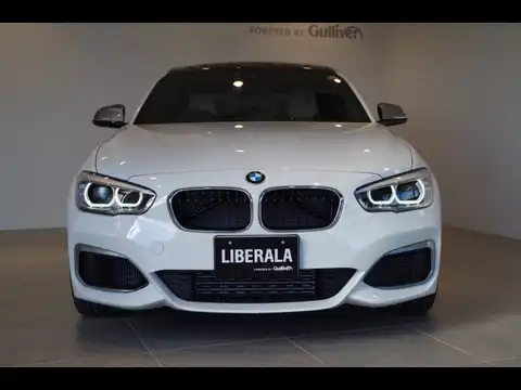 カタログ画像：１シリーズ （1 SERIES） Ｍ１３５ｉ 2015年5月 DBA-1B30 3000cc アルピン・ホワイトⅢ（ソリッド・カラー） 燃費12.5km / l フロント