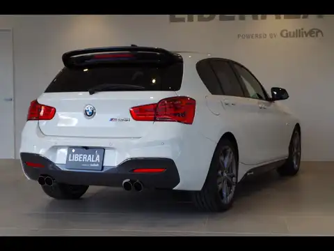 カタログ画像：１シリーズ （1 SERIES） Ｍ１３５ｉ 2015年5月 DBA-1B30 3000cc アルピン・ホワイトⅢ（ソリッド・カラー） 燃費12.5km / l バック